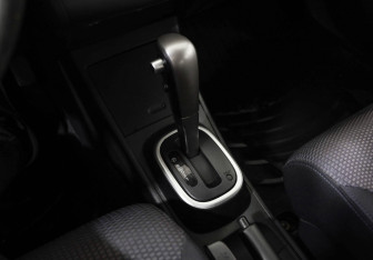 Подержанный автомобиль Nissan Tiida Hatchback 2008 года (15 фото)