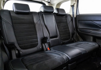 Подержанный автомобиль Mitsubishi Outlander 2021 года (19 фото)