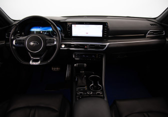 Подержанный автомобиль Kia K5 2021 года (9 фото)