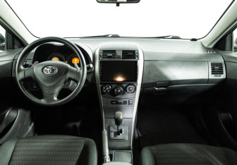 Подержанный автомобиль Toyota Corolla Sedan 2008 года (13 фото)