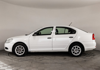 Подержанный автомобиль Skoda Octavia Liftback 2011 года (8 фото)