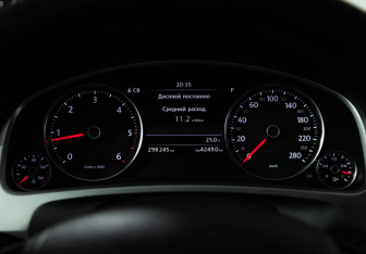 Подержанный автомобиль Volkswagen Touareg 2014 года (12 фото)
