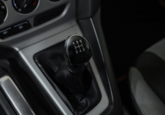 Подержанный автомобиль Ford Focus Hatchback 2012 года (16 фото)