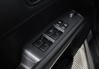 Подержанный автомобиль Nissan X-Trail 2012 года (10 фото)