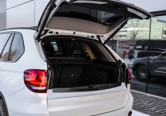 Подержанный автомобиль BMW X5 2017 года (32 фото)