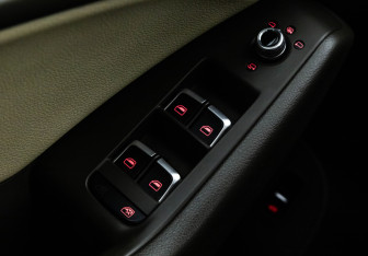 Подержанный автомобиль Audi Q5 2012 года (19 фото)