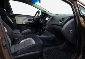 Подержанный автомобиль Kia Ceed Hatchback 2013 года (24 фото)