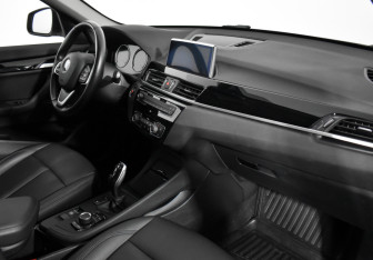 Подержанный автомобиль BMW X1 2021 года (14 фото)