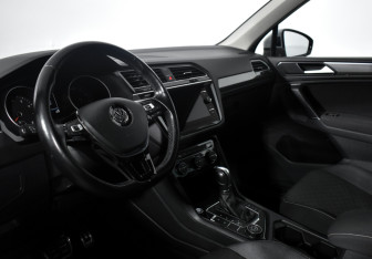 Подержанный автомобиль Volkswagen Tiguan 2018 года (9 фото)