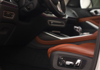 Подержанный автомобиль BMW X7 2020 года (23 фото)