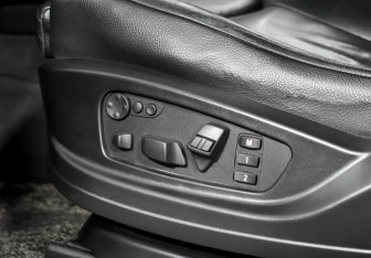 Подержанный автомобиль BMW X6 2013 года (10 фото)