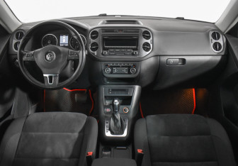 Подержанный автомобиль Volkswagen Tiguan 2012 года (13 фото)