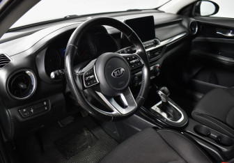 Подержанный автомобиль Kia Cerato Sedan 2020 года (10 фото)