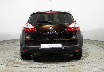 Подержанный автомобиль Renault Megane Hatchback 2014 года (6 фото)