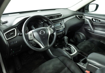 Подержанный автомобиль Nissan X-Trail 2017 года (11 фото)
