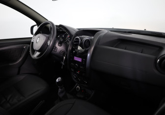 Подержанный автомобиль Renault Duster 2018 года (11 фото)