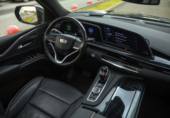 Подержанный автомобиль Cadillac Escalade Suv 2022 года (14 фото)