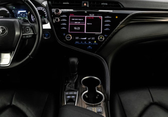 Подержанный автомобиль Toyota Camry Sedan 2020 года (19 фото)