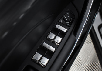 Подержанный автомобиль Geely Atlas Pro 2023 года (10 фото)