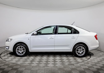 Подержанный автомобиль Skoda Rapid Liftback 2016 года (8 фото)
