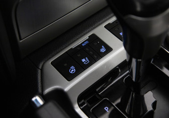 Подержанный автомобиль Toyota Land Cruiser Suv 2015 года (22 фото)