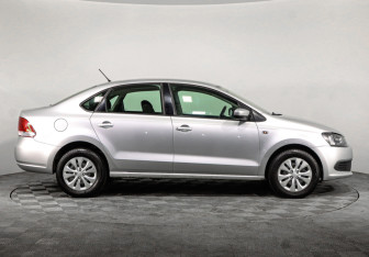Подержанный автомобиль Volkswagen Polo Sedan 2014 года (8 фото)