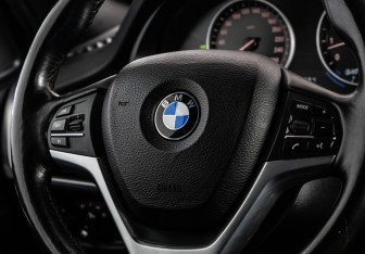 Подержанный автомобиль BMW X5 2016 года (12 фото)