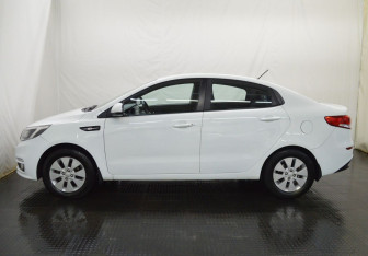 Подержанный автомобиль Kia Rio Sedan 2016 года (8 фото)