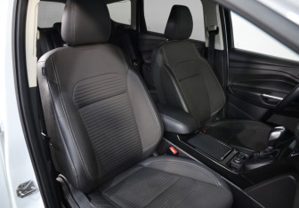 Подержанный автомобиль Ford Kuga 2017 года (20 фото)