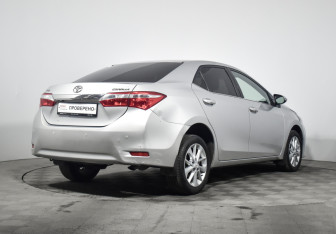Подержанный автомобиль Toyota Corolla Sedan 2014 года (5 фото)