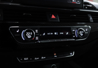 Подержанный автомобиль Audi A4 Sedan 2020 года (38 фото)