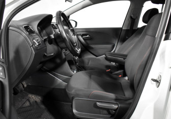 Подержанный автомобиль Volkswagen Polo Sedan 2017 года (10 фото)