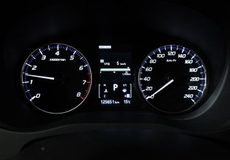 Подержанный автомобиль Mitsubishi Outlander 2017 года (12 фото)