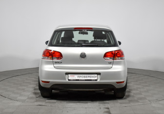 Подержанный автомобиль Volkswagen Golf Hatchback 2010 года (6 фото)
