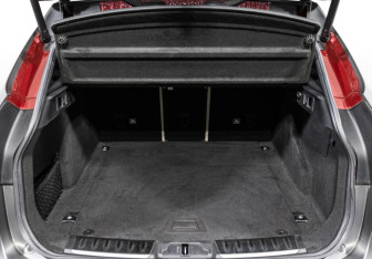 Подержанный автомобиль Jaguar F-Pace 2018 года (21 фото)