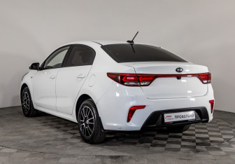 Подержанный автомобиль Kia Rio Sedan 2018 года (7 фото)