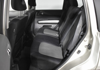 Подержанный автомобиль Nissan X-Trail 2008 года (11 фото)