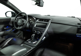 Подержанный автомобиль Jaguar E-Pace 2018 года (9 фото)