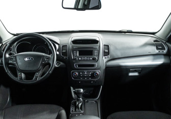 Подержанный автомобиль Kia Sorento 2014 года (13 фото)
