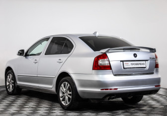 Подержанный автомобиль Skoda Octavia Liftback 2009 года (7 фото)