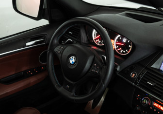Подержанный автомобиль BMW X5 2007 года (32 фото)