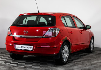 Подержанный автомобиль Opel Astra Hatchback 2008 года (5 фото)