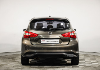Подержанный автомобиль Nissan Tiida Hatchback 2015 года (6 фото)