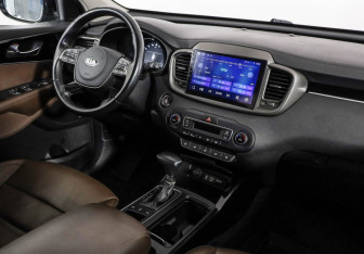 Подержанный автомобиль Kia Sorento 2018 года (9 фото)