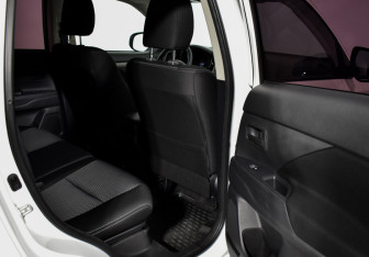 Подержанный автомобиль Mitsubishi Outlander 2017 года (13 фото)