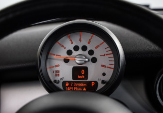 Подержанный автомобиль MINI Hatch 2012 года (11 фото)