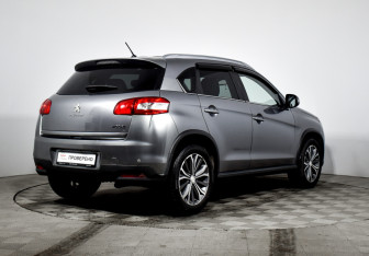 Подержанный автомобиль Peugeot 4008 2012 года (5 фото)