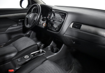 Подержанный автомобиль Mitsubishi Outlander 2013 года (13 фото)