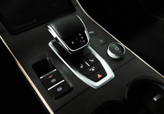 Подержанный автомобиль Omoda C5 2024 года (19 фото)