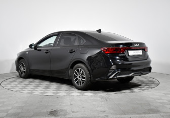 Подержанный автомобиль Kia Cerato Sedan 2022 года (7 фото)